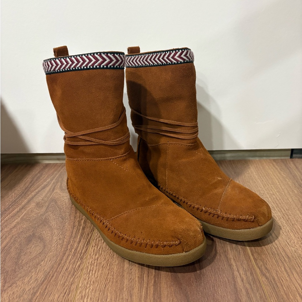 TOMS Women's Nepal Suede Moccasin Boots